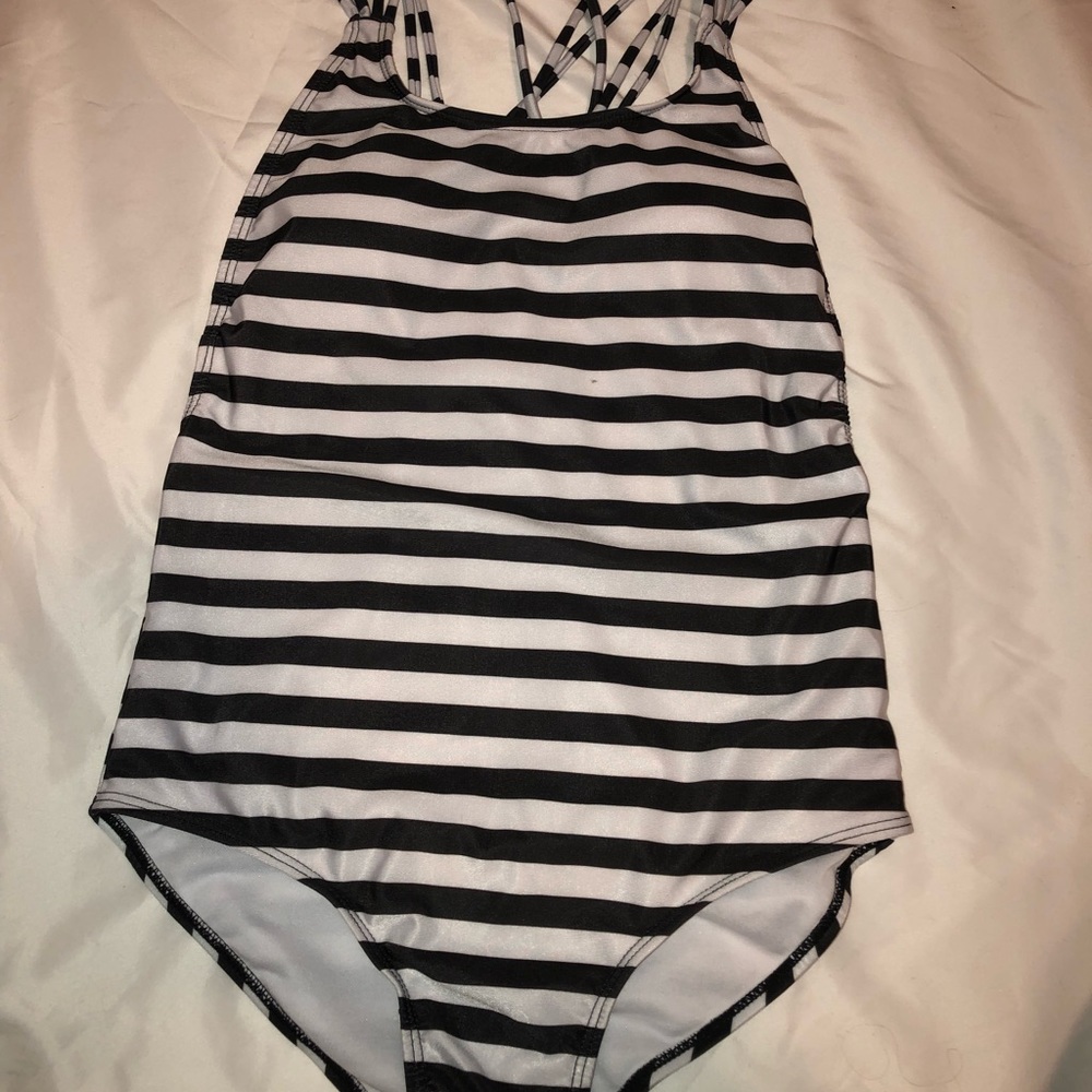 Cutest black and white swimsuit!!